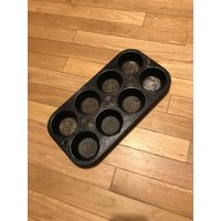 Antike Keks-Muffinform Metall Gemalter Schwarzer Kreis Designs Löcher, Die Oben Acht Tiefe Backräume Lcww von LooseChipsWoodWork