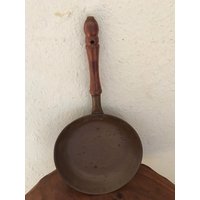 Kupfer Bratpfanne 18 cm Holzgriffe Handarbeit Mexiko Alter Antik Sammlerstück Lcww von LooseChipsWoodWork
