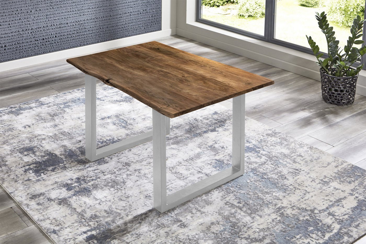 Loreno® Baumkantentisch Billie, massives Akazienholz, natürliche Baumkante, Metallgestell U-Form von Loreno®