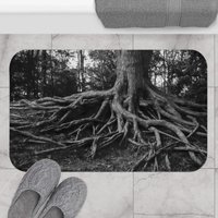 Baumwurzel Mikrofaser Badvorleger, Memory Foam Wald Badteppich, Natur Dekorationen Schwarz Weiß Badteppich von LostInNature