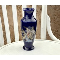 Blaue Vintage Vase Aus England, Handdekoriert in Goldvase Für Blumen Oder Vasen Dekor von LostInTimeLT