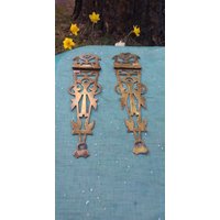 Antikes Paar Messing Verzierte Seltene Scharniere Rustikale Wiedergenutzte Dekorative Made N Frankreich Hardware in Handarbeit Hergestellte Antikes Paar Messing Verzierte Seltene Scharniere Rustikale Wiedergenutzte Dekorative Made N Frankreich Hardware in Handarbeit Hergestellte von Lostinafable