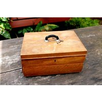 Holzkasten Für Kleinteile, Alter Werkzeugkasten, Klappkiste Aus Holz Mit Funktionierendem Schloss, 40Er Jahre von Lottekreativ