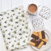 Weiss Leinen Buzzy Bee Geschirrtuch Weiss Leinen Buzzy Bee Geschirrtuch von LottieLaneDesigns