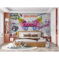 Lebendige Farben Queen Graffiti Junge Zimmer Tapete, Personalisierbar Engel Flügel Backstein Hintergrund Wand Kunst Raum Wandbild von LotusWallpaper