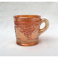 Karneval Irisierende Becher Tasse Vintage Gebänderte Traube Und Kabel Ringelblume Dugan Diamant von LouChristieAntiques