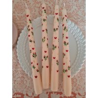 Bemalte Valentinstagskerze. Herzchen Kerze. Kerze Zum Valentinstag. Valentinstag Taper Herzen Bemalte Bemalte Valentinstagskerze. Herzchen Kerze. Kerze Zum Valentinstag. Valentinstag Taper Herzen Bemalte von LouandCoCandles