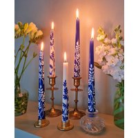 Blaue Bemalte Kerze Mit Blumenmuster. Bemalte Kerze. Floral Spitzkerze. Hochzeitskerze. Handbemalte Kerzen von LouandCoCandles