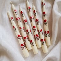 Rote Rosen Bemalte Kerze. Gemalte Taper Hochzeitskerze. Bemalte Kerzen. Handbemalte Florale Rote Rosen Bemalte Kerze. Gemalte Taper Hochzeitskerze. Bemalte Kerzen. Handbemalte Florale von LouandCoCandles