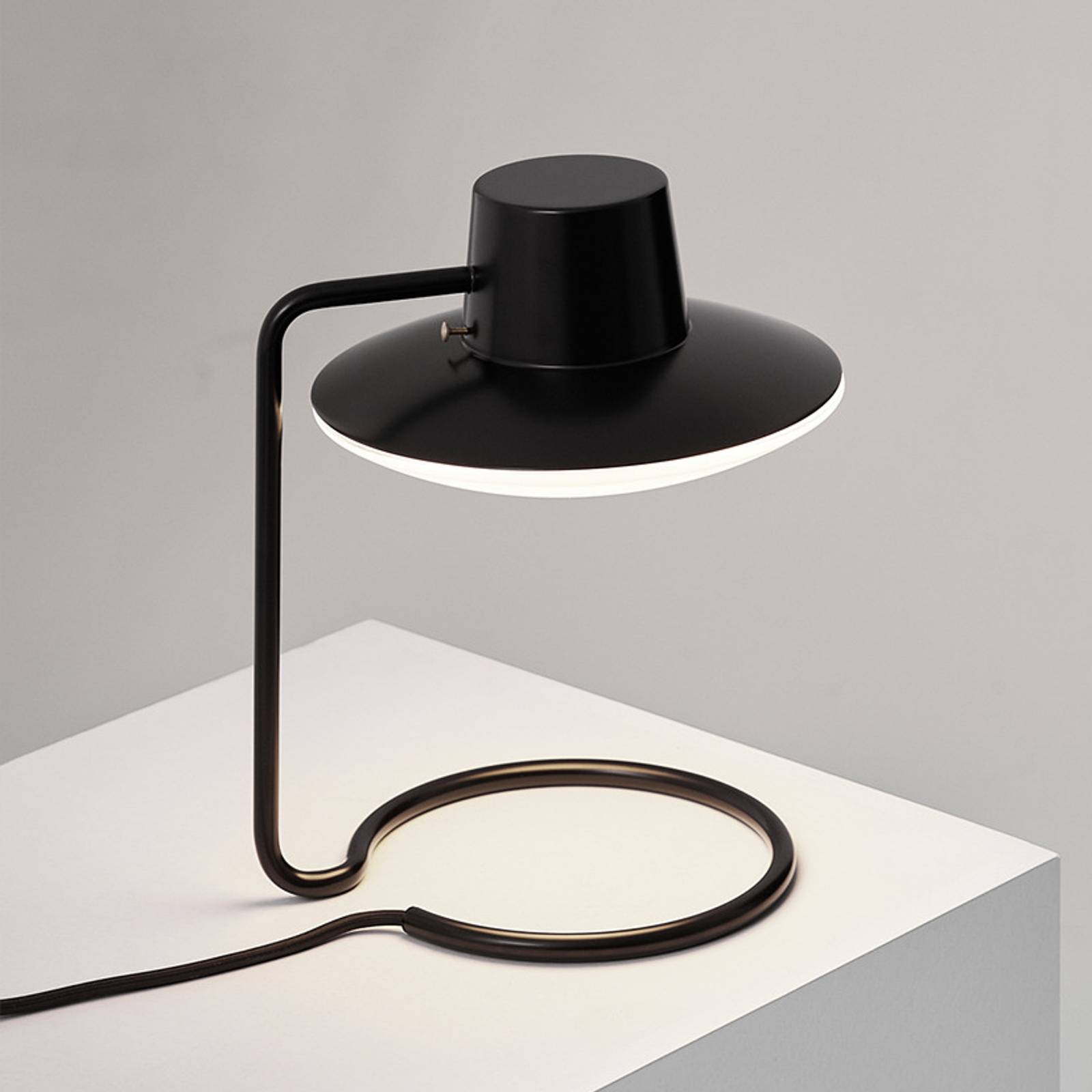 Louis Poulsen AJ Oxford Schirm schwarz/opal 28 cm Louis Poulsen AJ Oxford Schirm schwarz/opal 28 cm von Louis Poulsen