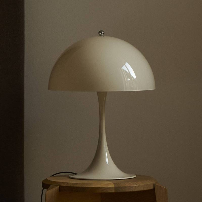 Louis Poulsen Tischlampe Panthella 320, beige, Ø 32 cm, E14 von Louis Poulsen