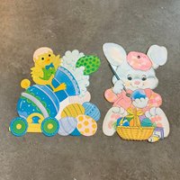 Vintage Frühling Ostern Dekorationen Fuzzy Hase Küken Eier Die Cut Wandbehang - 2Er Set von LouseaPrairieFinds