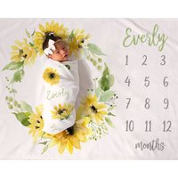 Monatliche Sonnenblumen Kranz Meilenstein Baby Mädchen Decke Personalisiert von LovableGiftCo