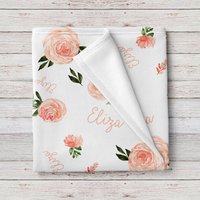 Peachy Floral Personalisierte Baby-Mädchen-Namen-Decke, Benutzerdefinierte Baby-Dusche-Geschenk von LovableGiftCo