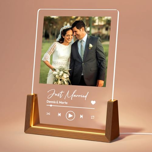Unser Song - Personalisierter LED Aufsteller mit Holzsockel für Paare, Freunde und Familie von Love Faith