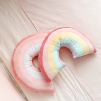 Regenbogen-Kissen + Personalisiertes Weiches Plüschkissen - Perfekt Für Jedes Kinderzimmer Und Reisen von LoveIndiLou