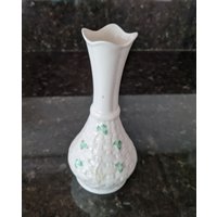 Belleek Irish Porcelain Vase - Grüne Kleeblätter Auf Weißer Durchscheinender Blau | 8. Mark 1993-1997 Sammlerstück China von LoveNStuff14