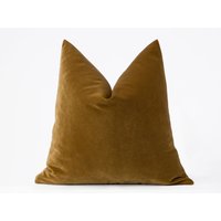 Dekorativer Kamel Samt Kissenbezug, Dekokissen, Camel Boho Euro Sham, Kissen Für Sofa, 22x22 24x24 26x26 von LovePillowArt