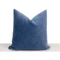 Himmelblauer Samtkissenbezug, Blaues Samtkissen, Solider Blauer Euro Sham, Himmelblauer Kissenbezug, Bauernhauskissenbezug, Alle Größen von LovePillowArt