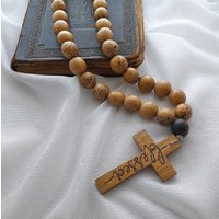 Handgemachte Holz Perlen Girlande Mit Kreuz Rustikale Tisch Dekoration, Gebetskette Für Home Decor von LoveandBeYoungDecor