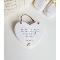 Baby Verlust Gedenkschmuck - Fehlgeburt Totgeburt Engel Geschenk Frage Mich Immer Wer Du Wohl Geworden Wärest Handgemachte Herz Plakette Baby Verlust Gedenkschmuck - Fehlgeburt Totgeburt Engel Geschenk Frage Mich Immer Wer Du Wohl Geworden Wärest Handgemachte Herz Plakette von LovedByPot