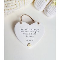 Baby Verlust Gedenkschmuck - Fehlgeburt Totgeburt Engel Geschenk Frage Mich Immer Wer Du Wohl Geworden Wärest Handgemachte Herz Plakette von LovedByPot