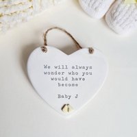 Baby Verlust Gedenkschmuck - Fehlgeburt Totgeburt Engel Geschenk Frage Mich Immer Wer Du Wohl Geworden Wärest Handgemachte Herz Plakette von LovedByPot