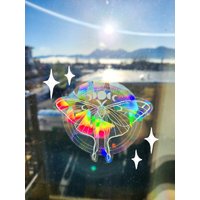 Luna Moth Celestial Fenster Sun Catcher Aufkleber/Regenbogen Maker von Lovelittlenikki