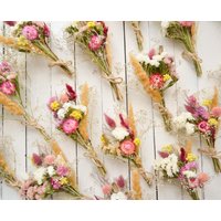 Mini Trockenblumenstrauß, Hochzeit Gastgeschenke, Blumenstrauß Für Bud Vase, Boho Hochzeitsdeko, Trockenblumenarrangement, Kleine Trockene Wildblume von LovelyFlowerUA