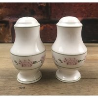 Vintage Keramik Blumen Salz & Pfeffer Streuer Vintage Keramik Blumen Salz & Pfeffer Streuer von LovleeGiftsDesigns