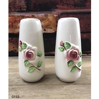 Vintage Mid-Century Keramik Rose Peddle Salz & Pfefferstreuer von LovleeGiftsDesigns