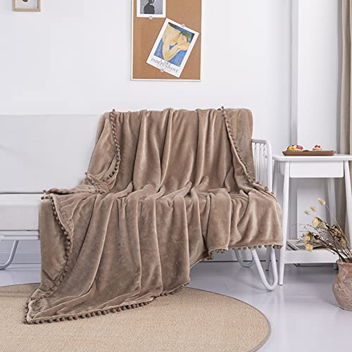 Lsimeru Braun Wohndecken Kuscheldecken 150x200 Flauschige Extra Weich Warm Mit Pompoms Fleece Decke Flauschig Cashmere Feeling Flanelldecke Tagesdecke Sofadecke von Lsimeru