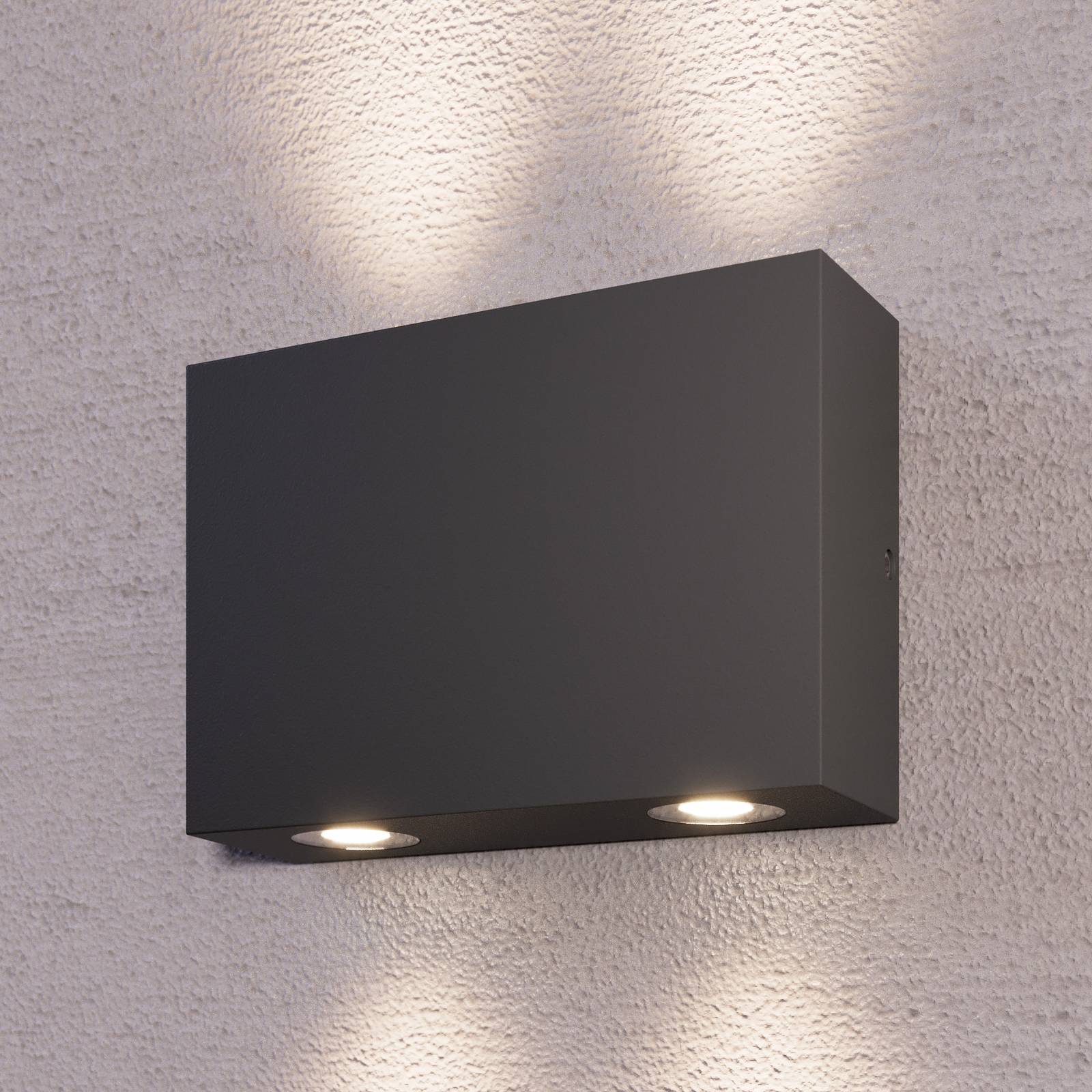 Eckige Außenwandleuchte Henor mit 4 LEDs Eckige Außenwandleuchte Henor mit 4 LEDs von LUCANDE