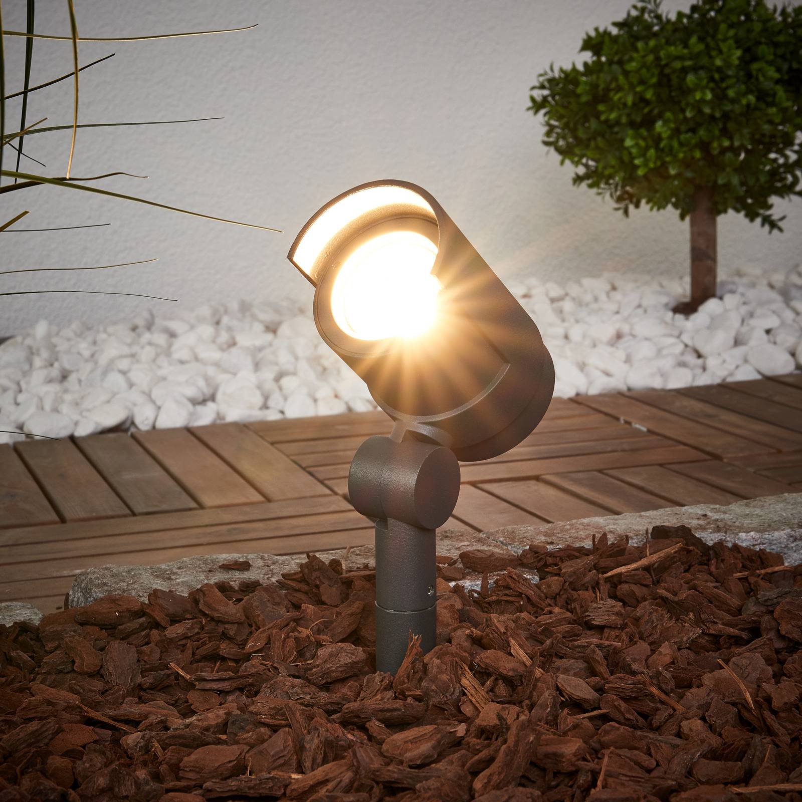 Erdspießstrahler Beatrix mit LEDs Erdspießstrahler Beatrix mit LEDs von Lucande