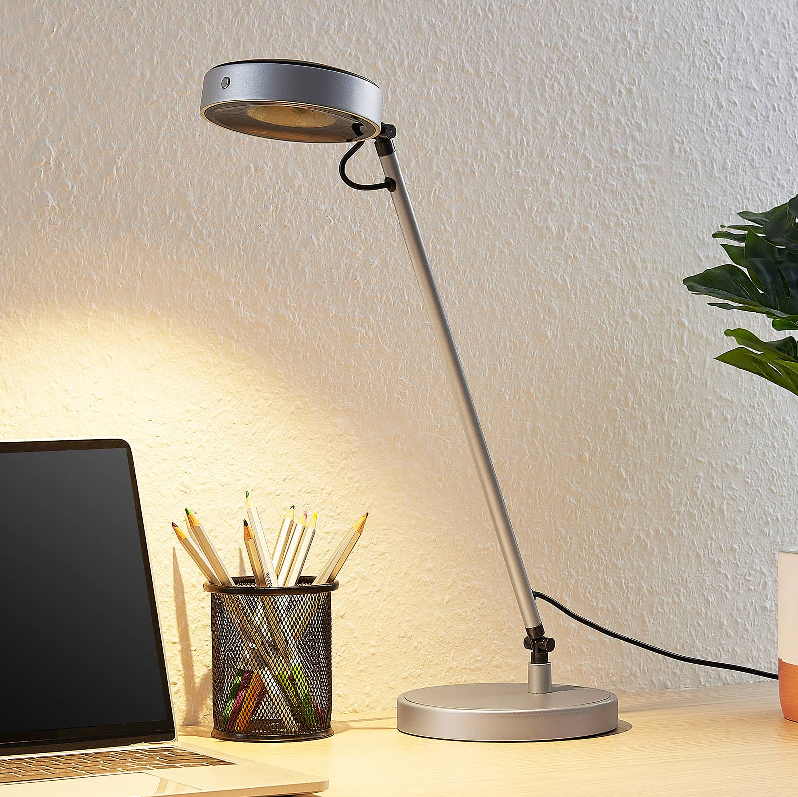 Lucande Vilana LED-Schreibtischlampe, silber von LUCANDE