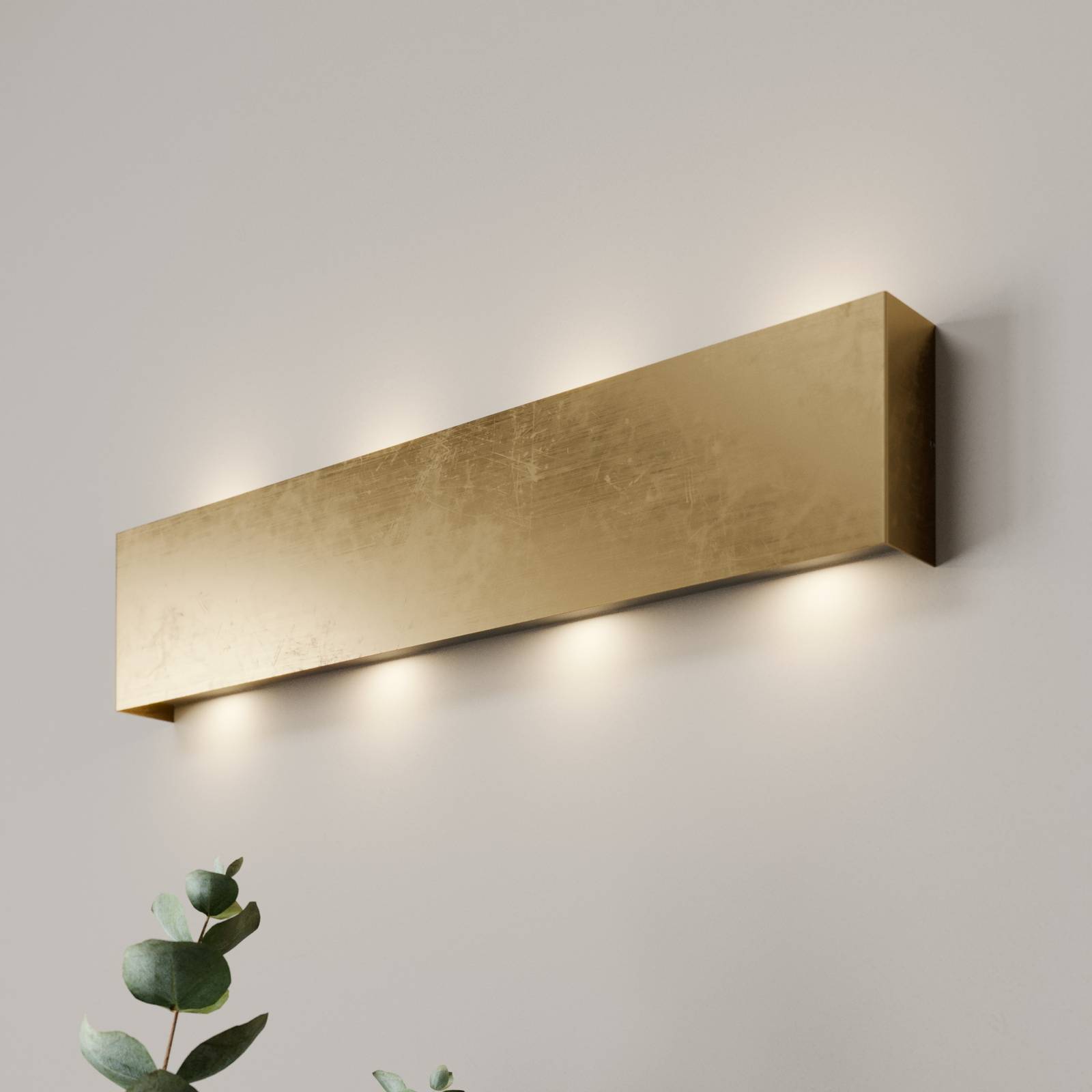 Quitani LED-Wandleuchte Maja, gold antik, Breite 54 cm von quitani