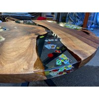 Custom Order Durchmesser Nussbaum Klar Runde Epoxy Tisch-Esstisch-Pokertisch-Spielzeugtisch-Glücksspieltisch-Harz Tisch-Spielertisch-%100 Handmade von LucarellaWoods