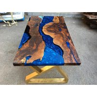 Sonderanfertigung Dark Walnut Blue River Epoxy Tisch-Esstisch-Gold Beine-Küche -Kaffee Tisch-Bürotisch Live Edge-Navy Blau-%100 Handmade von LucarellaWoods