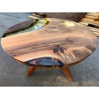 Spezialanfertigung Durchmesser Transparent Walnuss Klar Rund Epoxy Tisch- Nussbaum Beine - Esstisch Küche Und Esszimmer- Resin Tisch-%100 Handmade von LucarellaWoods