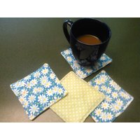 Set Von 4 Daisy Und Grün Karierten Stoff Untersetzer von Lucary