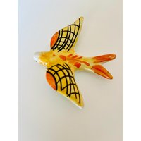 Schwalben Auf Keramik Magneten Made in Portugal. Von Hand Mit Einem Pinsel Gemalt. Ein Zeichen Der Freude Und Glücksgefühle Immer Vor Augen Zu Haben Schwalben Auf Keramik Magneten Made in Portugal. Von Hand Mit Einem Pinsel Gemalt. Ein Zeichen Der Freude Und Glücksgefühle Immer Vor Augen Zu Haben von Lucilinha