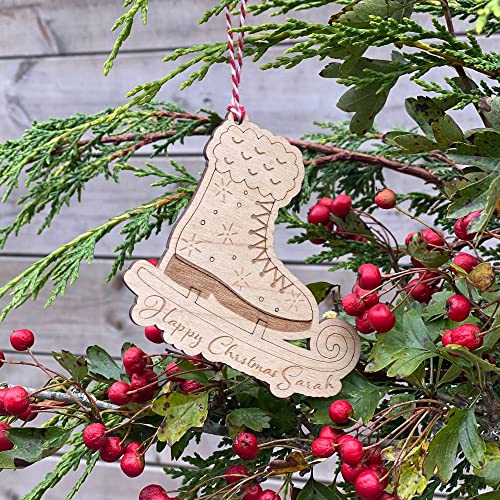 Luck and Luck Personalisierte Weihnachtsbaumschmuck Schlittschuh Holzkugel Festliche hängende Dekoration Andenkenkugel Familie Freunde Geschenk von Luck and Luck