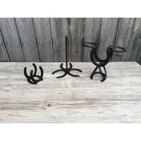 Hufeisen Küchen Set - Weinregal Papierhandtuchhalter Serviettenhalter Dekor-Hufeisen Art-Küchengerät-Landhausküche von LuckyShoeCreation