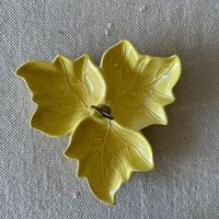 Handgefertigte Vintage Mcm Wabengelbe Keramik Geteilte Schale Oder Catchall Mit Messinggriff, Hergestellt in Den Usa - Natur Inspiriert Und von LuckySquirrelShop
