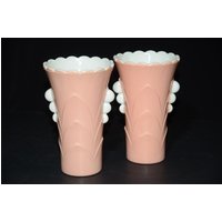 2Er Set Fire King Tischvase Dekovase 13, 5 cm Vintageanchor Hocking Vitrock Milchglas Rosa Und Weiß Art Deco Altrosa von LucysMidCentury