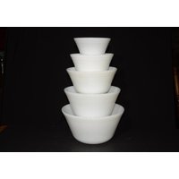 5Er Set Federal Glass Weiß Rührschüsseln Servierschüsseln Milchglas Vintage, Nesting Bowls 1950Er Jahre Selten von LucysMidCentury