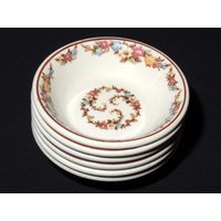 Set Mit 6 Vintage Grindley Hercules York Berry Saucenschalen 4, 5-Zoll-Verglasung Aus England Ironstone Hotelware Blumengirlande Set Mit 6 Vintage Grindley Hercules York Berry Saucenschalen 4, 5-Zoll-Verglasung Aus England Ironstone Hotelware Blumengirlande von LucysMidCentury