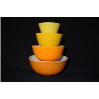Set Pyrex Daisy Citrus Rührschüsseln Vintage Pyrex Rührschüssel 401 402 403 404 Selten Gelb Orange Ot von LucysMidCentury