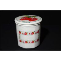 Tuscany Collection Porzellan Marmeladenglas Extra Feine Qualität Einmachglas Minze Japan Erdbeere Kirsche Vintage Deckeldose Tuscany Collection Porzellan Marmeladenglas Extra Feine Qualität Einmachglas Minze Japan Erdbeere Kirsche Vintage Deckeldose von LucysMidCentury