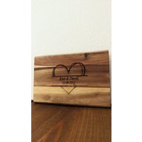 Personalisierte Akazienholz-Brettchen Mit Gravur - Frühstücksbrett Namen & Datum | Geschenk Zur Hochzeit, Geburtstag, Valentinstag von LukasBartkeDesign